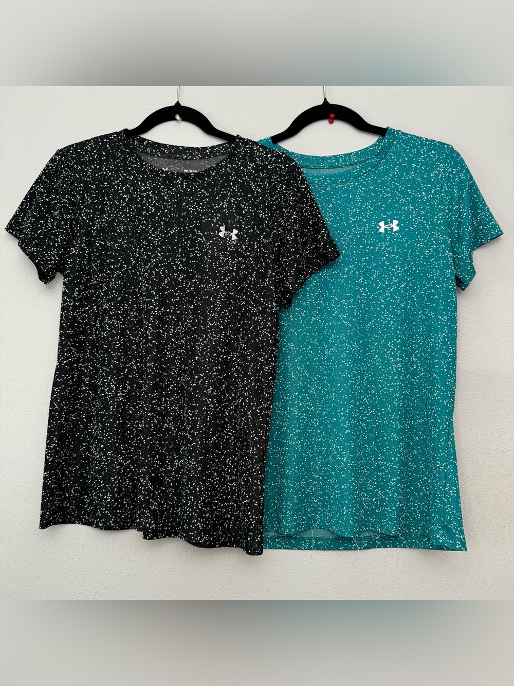 Under Armour Womens Tech Tee Bundle (2) Speckled Splatter Paint Workout Shirts M